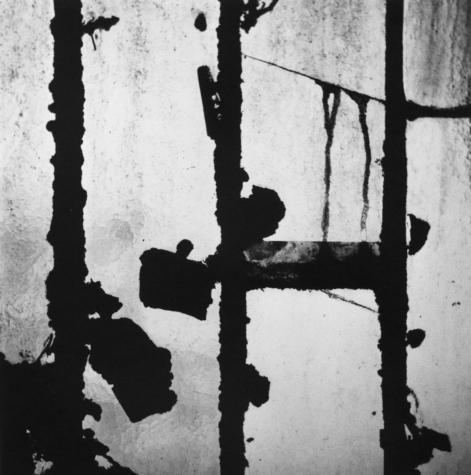 France, Paris, 1949Window at El Mekki's.France, Paris, 1949Fenêtre chez El Mekki.Christer Stromholm Estate / Agence VU