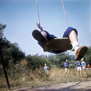 1977Summer CampThe Swing.1977Les grandes vacancesLa BalanÁoire.Bernard Faucon / Agence VU
