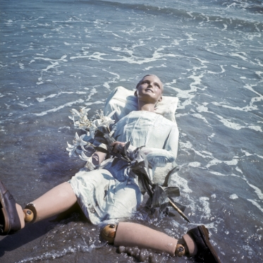1976Summer CampThe wax mannequin thrown back by the sea.1976Les grandes vacancesLe mannequin rejetÈ par la mer.Bernard Faucon / Agence VU