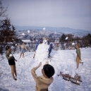 1978
Summer Camp
Snowballs fight.

1978
Les grandes vacances
Bataille de boules de neige.

Bernard Faucon / Agence VU