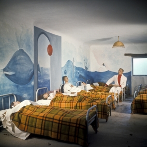 1976
Summer Camp
The dormitory

1976
Les grandes vacances
Le dortoir

Bernard Faucon / Agence VU