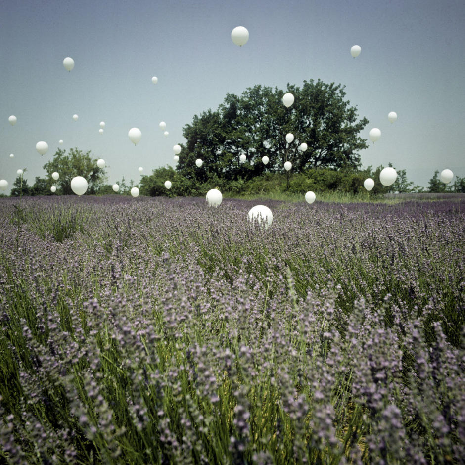 France, 1981/1984"Evolution probable du temps" (The probable evolution of time), the balloonsFrance, 1981/1984"Evolution probable du temps", les ballons  Bernard Faucon / Agence VU