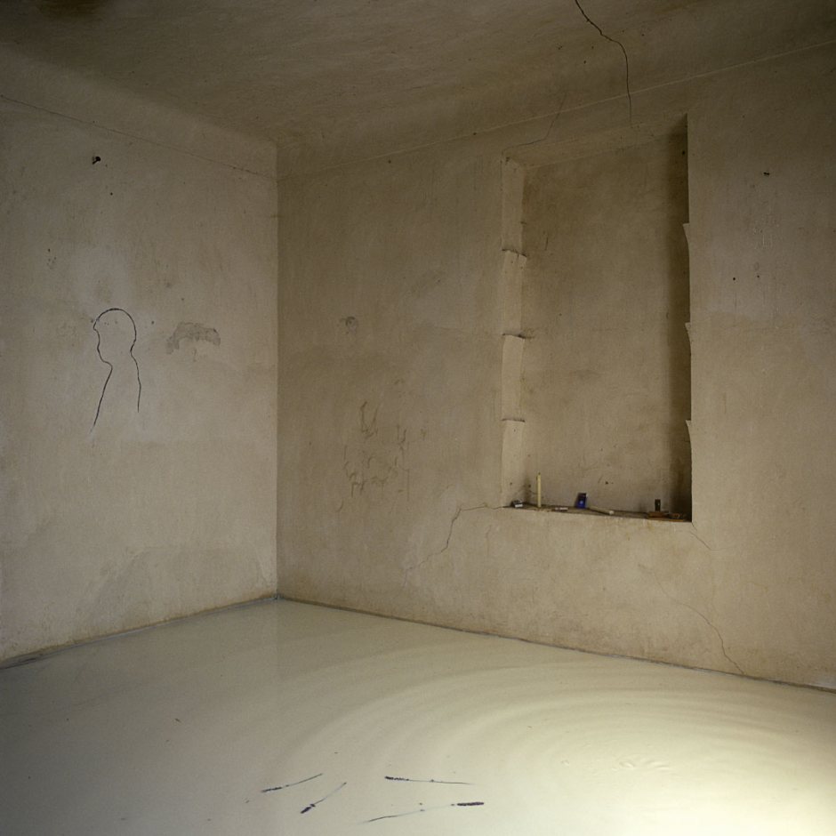 France, 1985The BedroomsSerie "The Rooms of Love"The 7th Bedroom of Love : the mirror of milk.France, 1985Les chambresSÈrie "Les chambres d'amour"La SeptiËme Chambre d'amour : le miroir de lait.Bernard Faucon / Agence VU