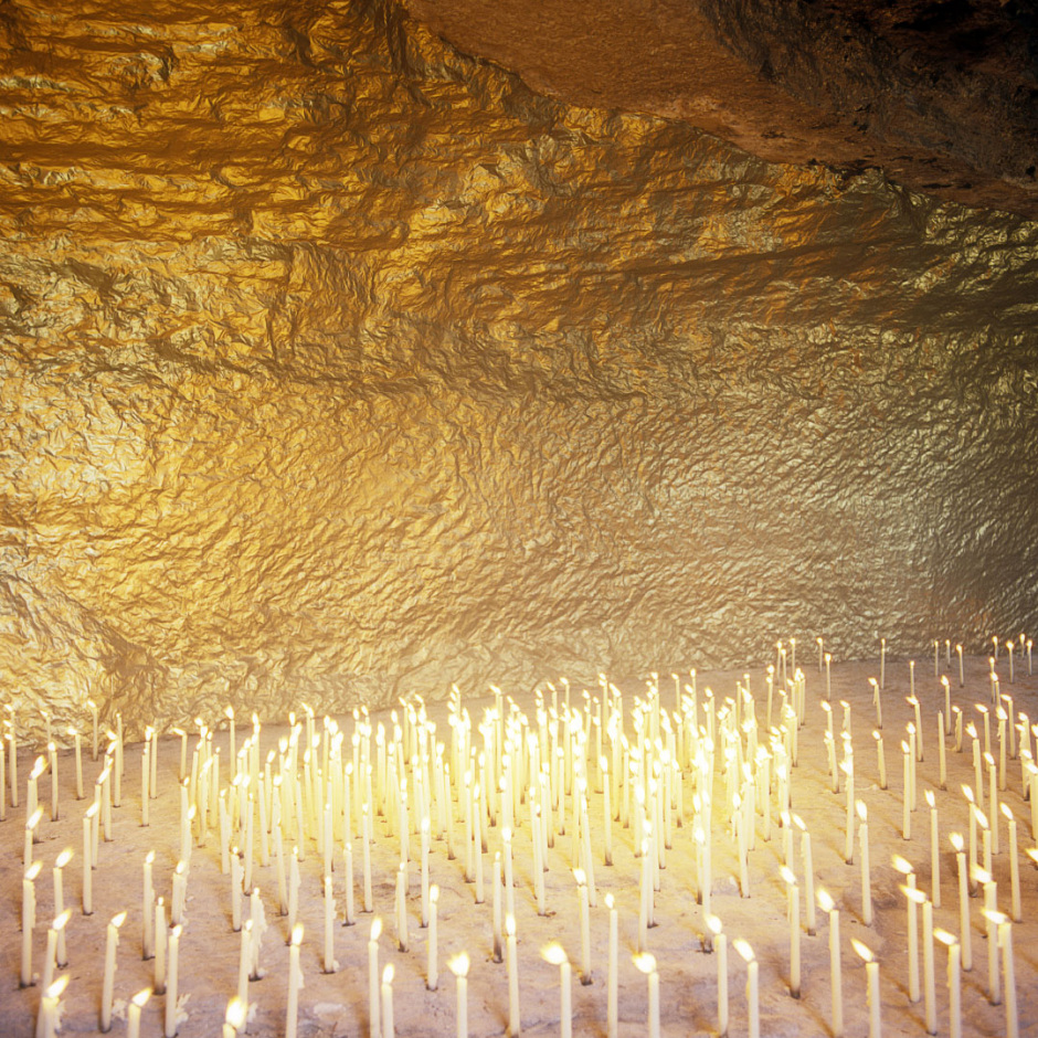 France, 1988The BedroomsSerie "Golden Rooms"The burning chapelFrance, 1988Les chambresSÈrie "Les chambres d'or"La Chapelle ardenteBernard Faucon / Agence VU