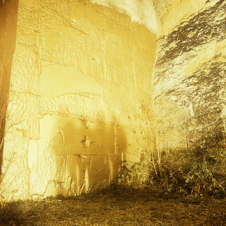 France, 1988The BedroomsSerie "Golden Rooms"The golden wallFrance, 1988Les chambresSÈrie "Les chambres d'or"La muraille d'orBernard Faucon / Agence VU