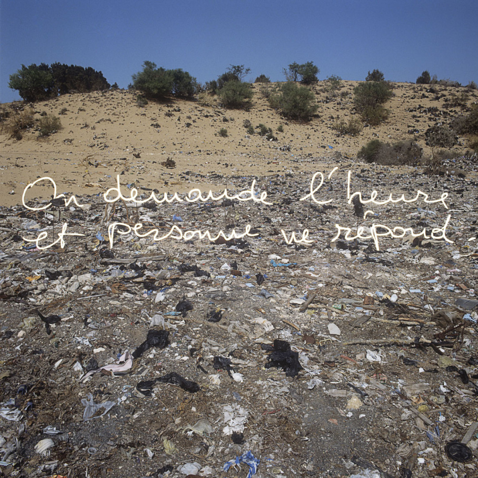 "Les Ecritures" (Writings), 1991/1992You ask what the time it is and no one answer."Les Ecritures", 1991/1992On demande l'heure et personne ne rÈpond.Bernard Faucon / Agence VU
