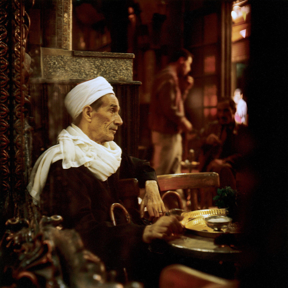 Egypt, Cairo, 1999Cheik Osman at the Fichawi coffee shop, in the souk of Khan el-KhaliliEgypte, Le Caire, 1999Cheikh Osman au cafÈ Fichawi, dans le souk de Kh‚n el-KhalÓlÓ  Denis Dailleux / Agence VU
