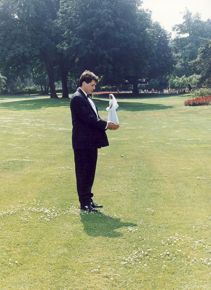 France, 1995From the series "Weddings".The small bride.France, 1995Issue de la série "'Mariages".La petite mariée.Jean-Christian Bourcart / Agence VU