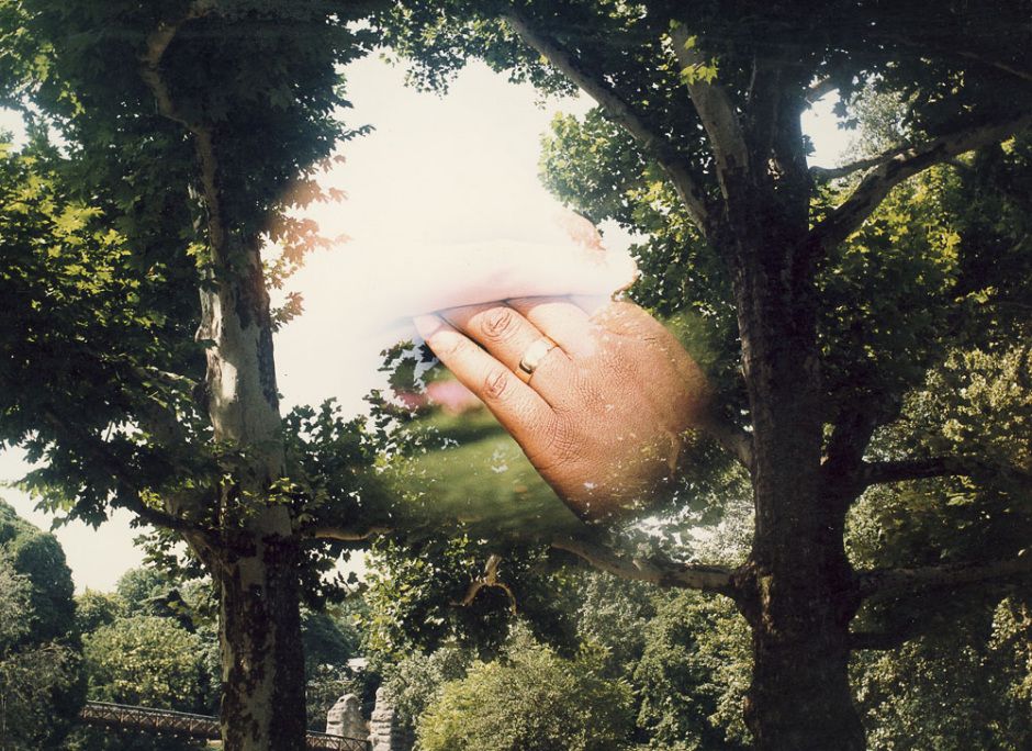 France, 1995From the series "Weddings".Hands in the sky.France, 1995Issue de la série "'Mariages".Mains dans le ciel.Jean-Christian Bourcart / Agence VU