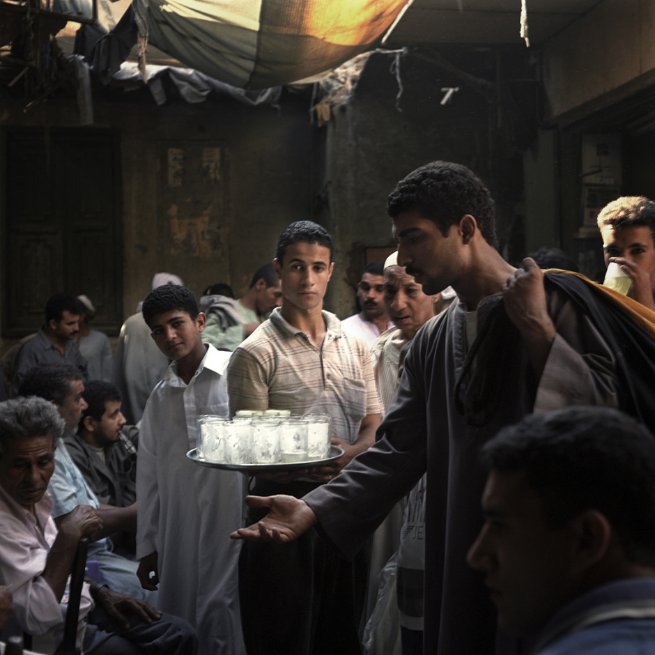 Egypt, Cairo, 2000A limonade salesman in the soukEgypte, Le Caire, 2000Un vendeur de limonade dans le souk  Denis Dailleux / Agence VU