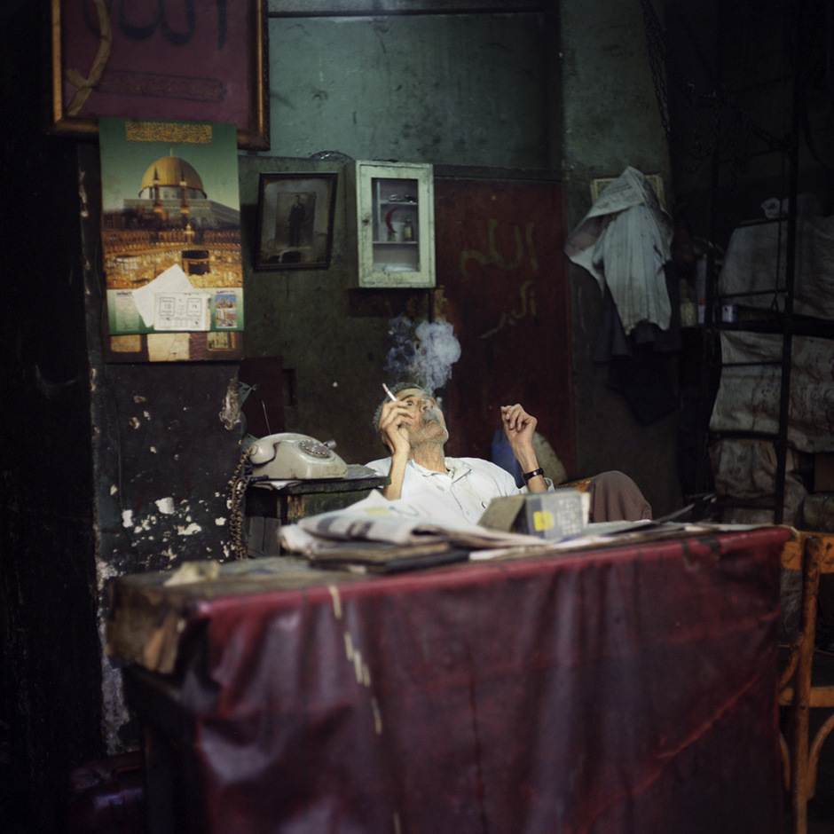 Egypt, Cairo, 1994Garage owner in his garageEgypte, Le Caire, 1994Garagiste sur son lieux de travail  Denis Dailleux / Agence VU