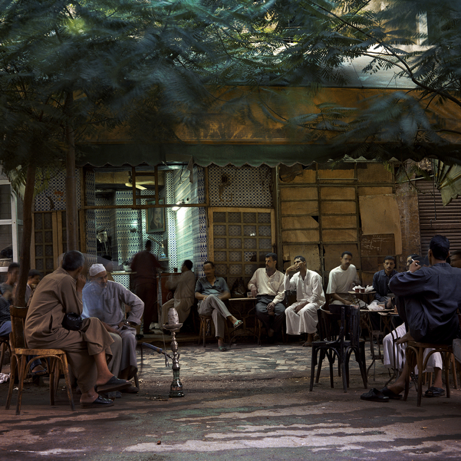 Egypt, Cairo, 1994Coffee shop in Bab Zuwella at dawnEgypte, Le Caire, 1994CafÈ ‡ Bab Zuweila au petit matin  Denis Dailleux / Agence VU