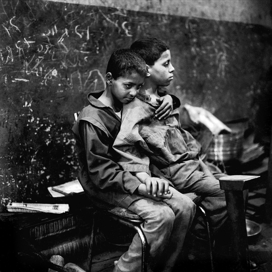 Egypt, Cairo, 1994Boys in Khan el Kalili's workshopEgypte, Le Caire, 1994  Enfants dans les ateliers de Khan El KaliliDenis Dailleux / Agence VU