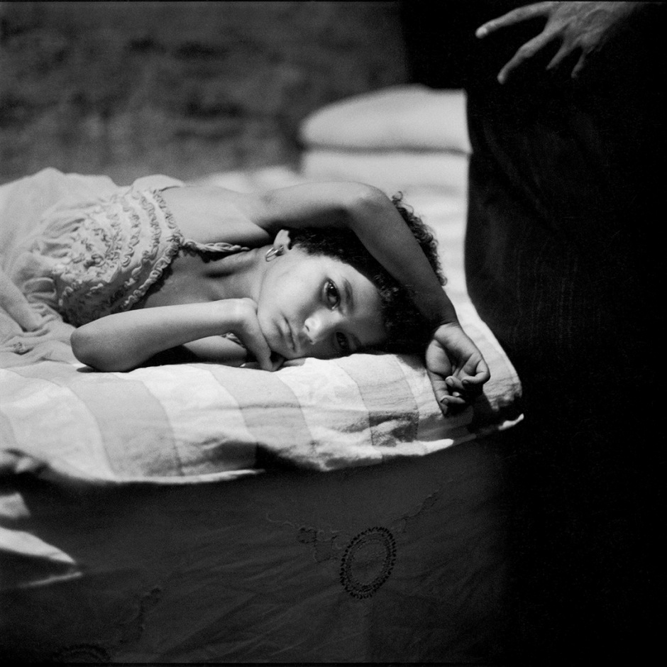 Egypt, Foustat, 1994
Ali's daughter (Ali is a potter)

Egypte, Foustat, 1994  
La fille d'Ali le potier

Denis Dailleux / Agence VU