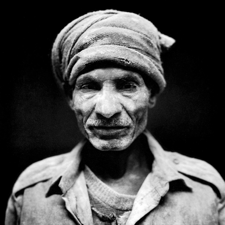 Egypt, Cairo, 1994
Flour miller in Foustat

Egypte, Le Caire, 1994
Minotier ‡ Foustat  

Denis Dailleux / Agence VU