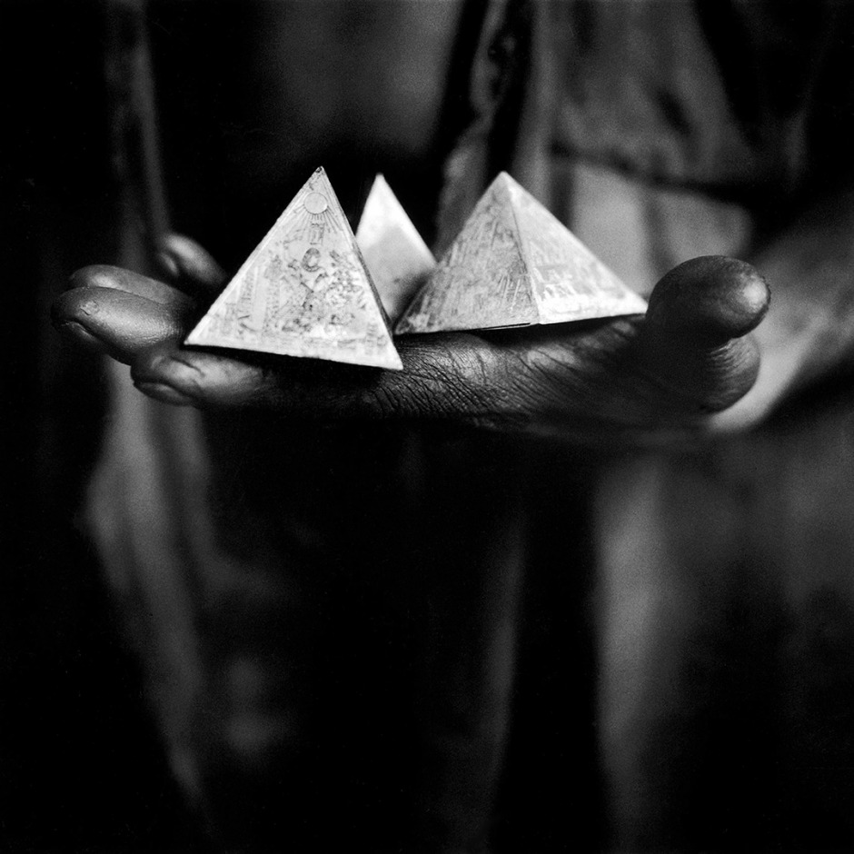 Egypt, Cairo, 1997
In a workshop in the Gamaleyya

Egypte, Le Caire, 1997  
Dans un atelier de la Gamaleyya

Denis Dailleux / Agence VU