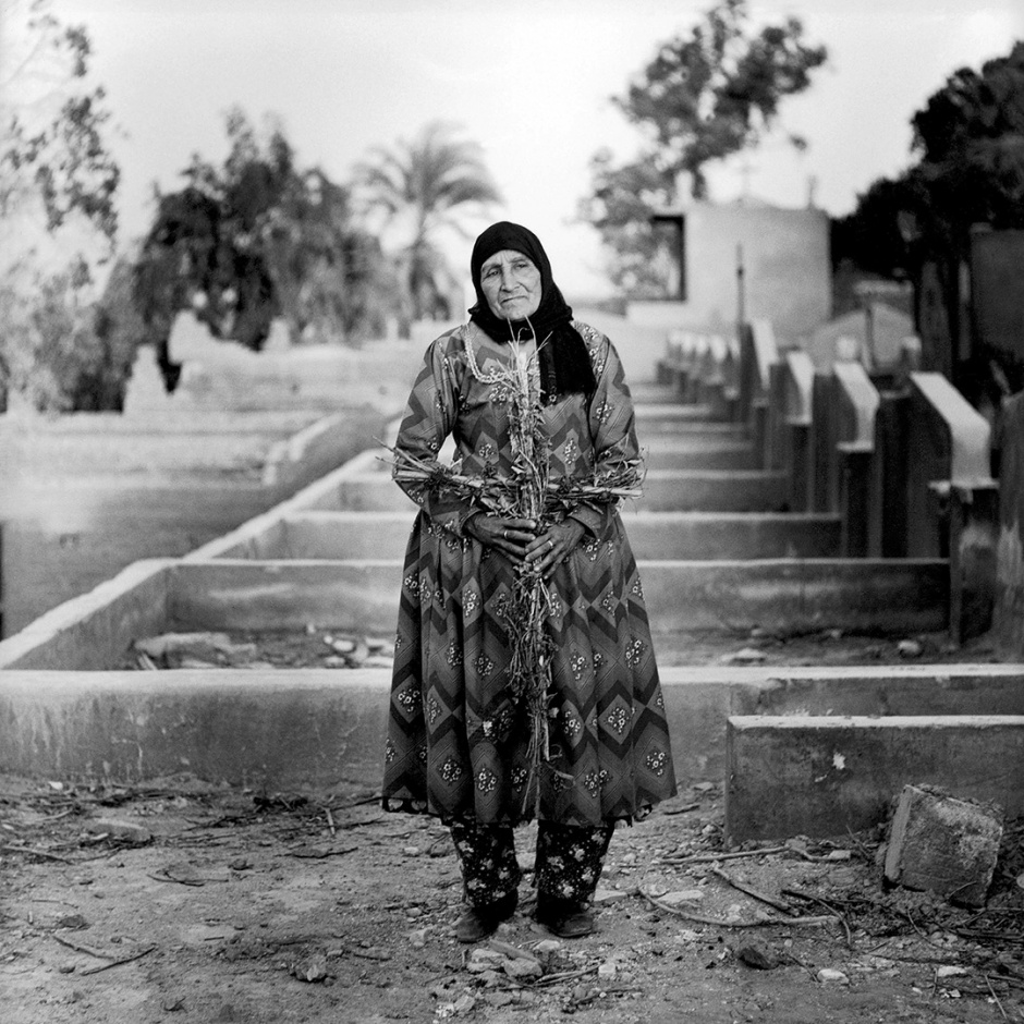 Egypt, Cairo, 1994
Graves keeper at the copt cemetery in Foustat

Egypte, Le Caire, 1994
Gardienne de tombeau du cimetiËre copte de Foustat  

Denis Dailleux / Agence VU