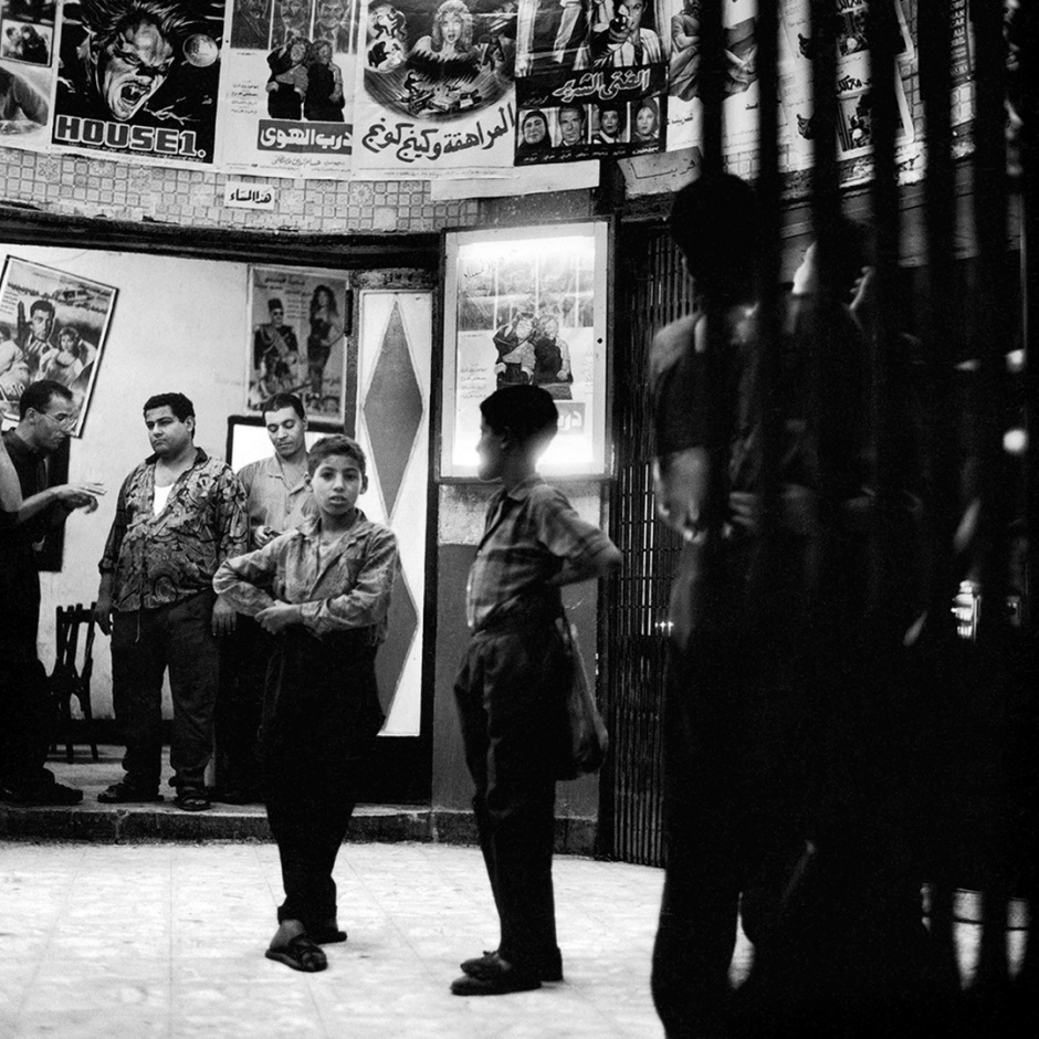 Egypt, Cairo, 1994
In front of the movie theatre

Egypte, Le Caire, 1994
Devant un cinÈma  

Denis Dailleux / Agence VU