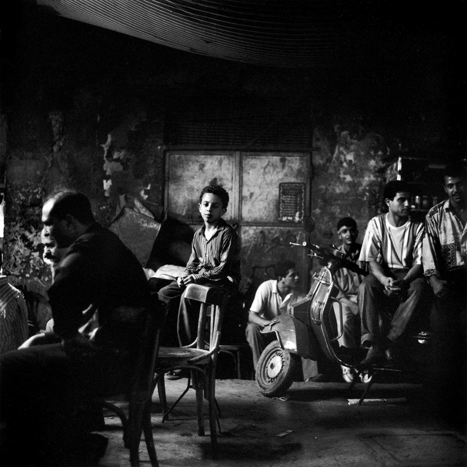 Egypt, Cairo, 1994
End of day's work for the apprentices in Gamaleyya district

Egypte, Le Caire, 1994
Fin d'une journÈe de travail pour les apprentis du quartier de la Gam‚leyya  

Denis Dailleux / Agence VU