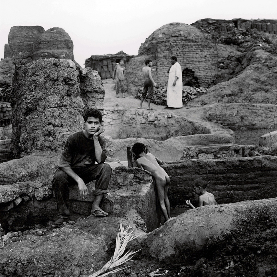 Egypt, Cairo, 1994
The potter district in Foustat, which doesn't exist anymore

Egypte, Le Caire, 1994
Quartier des potiers ‡ Foustat, aujourd'hui disparu  

Denis Dailleux / Agence VU