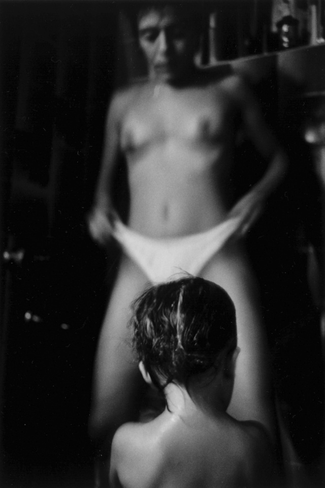 Argentina, 1998"Amours Difficiles" (Hard love stories)Four stories of mothers and daughters. Eugenia and Violeta.Argentine, 1998"Amours Difficiles"4 Histoires de mËres et de flles. Eugenia et Violeta.© Adriana Lestido / Agence VU