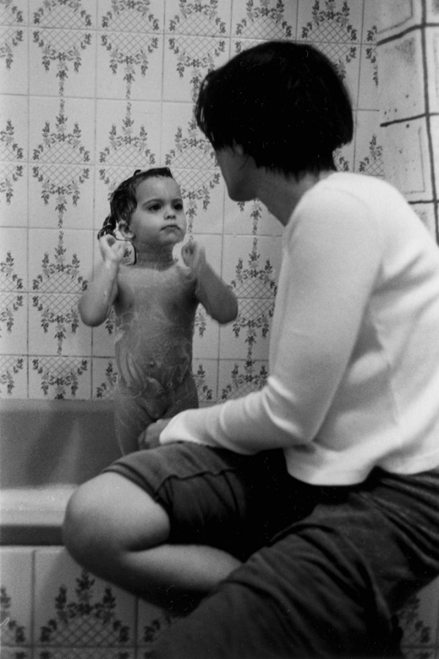 Argentina, 1998"Amours Difficiles" (Hard love stories)Four stories of mothers and daughters. Eugenia and Violeta.Argentine, 1998"Amours Difficiles"4 Histoires de mËres et de flles. Eugenia et Violeta.© Adriana Lestido / Agence VU