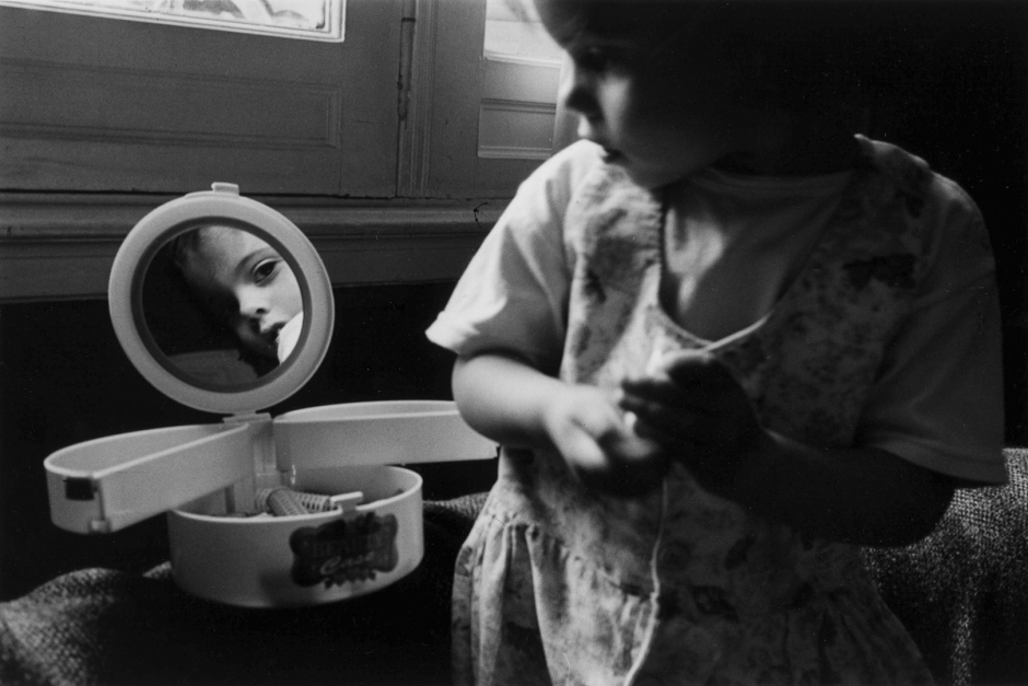 Argentina, 1998"Amours Difficiles" (Hard love stories)Four stories of mothers and daughters. Eugenia and Violeta.Argentine, 1998"Amours Difficiles"4 Histoires de mËres et de flles. Eugenia et Violeta.© Adriana Lestido / Agence VU