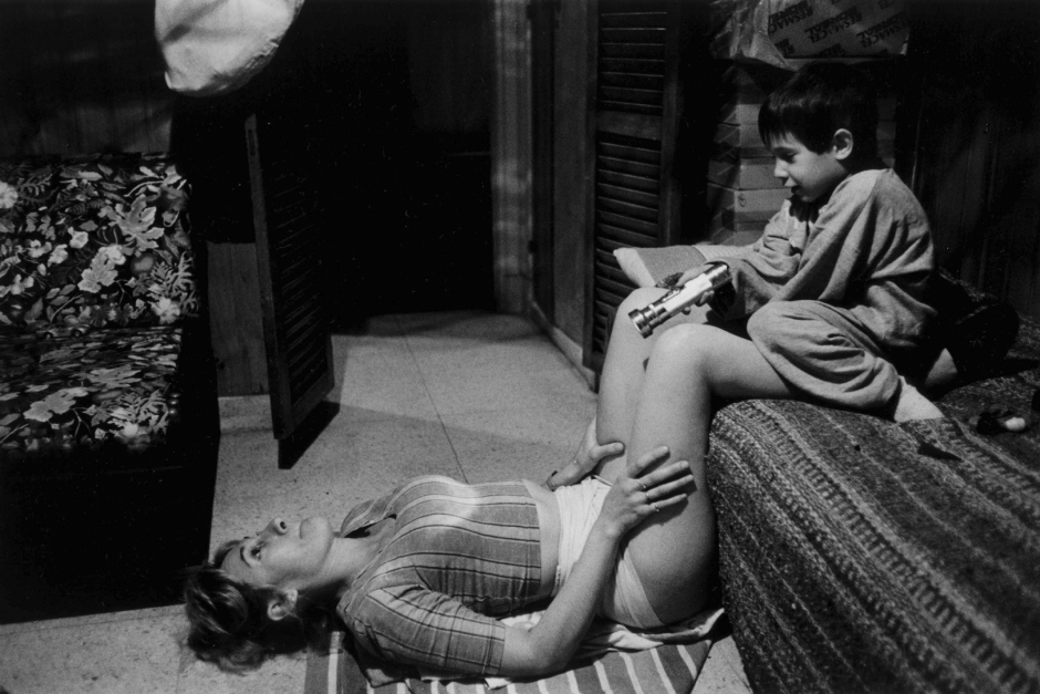 Argentina, 1998"Amours Difficiles" (Hard love stories)Four stories of mothers and daughters. Mary and Estela.Argentine, 1998"Amours Difficiles"4 Histoires de mËres et de flles. Mary et Estela.© Adriana Lestido / Agence VU