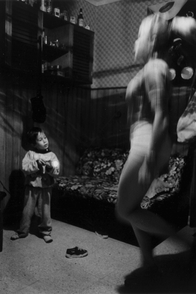 Argentina, 1998"Amours Difficiles" (Hard love stories)Four stories of mothers and daughters. Mary and Estela.Argentine, 1998"Amours Difficiles"4 Histoires de mËres et de flles. Mary et Estela.© Adriana Lestido / Agence VU