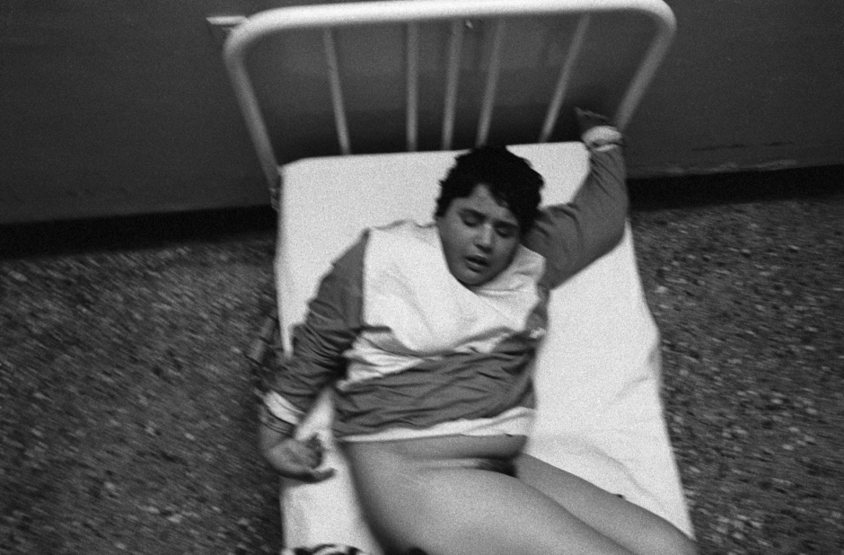 Greece, Mytilini island, Agiassos, The Sanatorium ìI Theomitorî, 1999Due to the appauling living conditions and the Sanatoriumís ì atmosphere î, after a few months the pensionerís mental state deteriorates considerably, where they develop symptoms simular to those of patients who suffer from mental disorders.GrËce, Ile de MytilËne, Agiassos, Sanatorium ìI Theomitorî, 1999En raison des conditions de vie lamentables et de líenvironnement, au bout de quelques mois líÈtat mental des internÈs de líÈtablissement se dÈgrade considÈrablement et ils dÈveloppent des symptÙmes de maladies mentales.  © Rip Hopkins / Agence VU