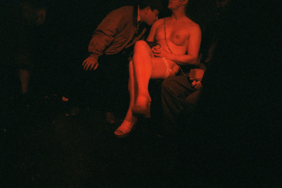 1998-2001From the series "Forbidden City".Swinging club scene between Paris and New York.1998-2001Issue de la sÈrie "Forbidden City".ScËne dans un club Èchangiste entre Paris et New York.Jean-Christian Bourcart / Agence VU