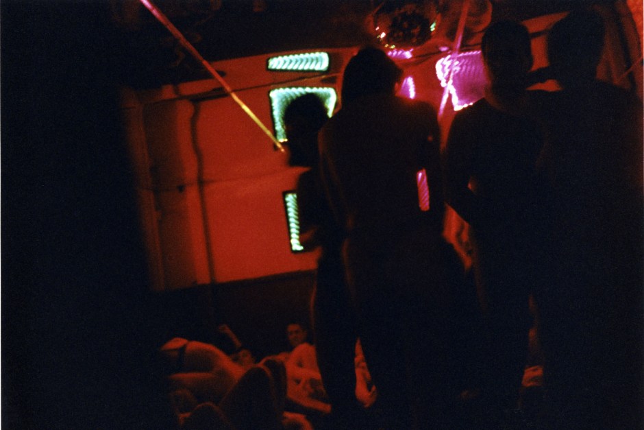 1998-2001From the series "Forbidden City".Swinging club scene between Paris and New York.1998-2001Issue de la sÈrie "Forbidden City".ScËne dans un club Èchangiste entre Paris et New York.Jean-Christian Bourcart / Agence VU