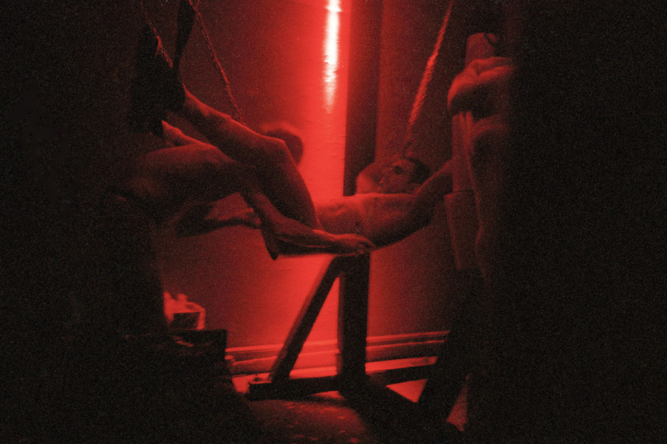 1998-2001From the series "Forbidden City".Swinging club scene between Paris and New York.1998-2001Issue de la sÈrie "Forbidden City".ScËne dans un club Èchangiste entre Paris et New York.Jean-Christian Bourcart / Agence VU