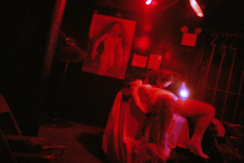 1998-2001From the series "Forbidden City".Swinging club scene between Paris and New York.1998-2001Issue de la sÈrie "Forbidden City".ScËne dans un club Èchangiste entre Paris et New York.Jean-Christian Bourcart / Agence VU