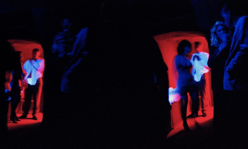 1998-2001From the series "Forbidden City".Swinging club scene between Paris and New York.1998-2001Issue de la sÈrie "Forbidden City".ScËne dans un club Èchangiste entre Paris et New York.Jean-Christian Bourcart / Agence VU