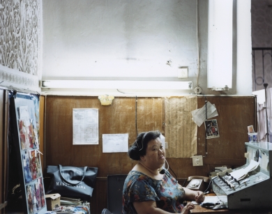 © RIP HOPKINS / AGENCE VUHOME AND AWAYOUZBEKISTAN, 200201/08/02Pak Nadejda Nikolaevna in Tashkent's Almazar Street Telephone Exchange. She is 74 years old. She is Korean, her father was sent here from the Chinese border by Stalin in 1937. She wants to leave to join family members in Almata, Kazakhstan.N°10650
