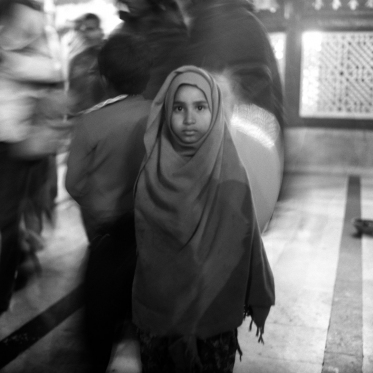 jeune musulmane dans une mosquée