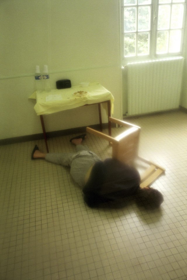 France, Seine-saint-Denis, Neuilly-sur-Marne, 1999 - Ville-Evrard Psychiatric Hospital. A patient has mental disease attack in an isolation room.