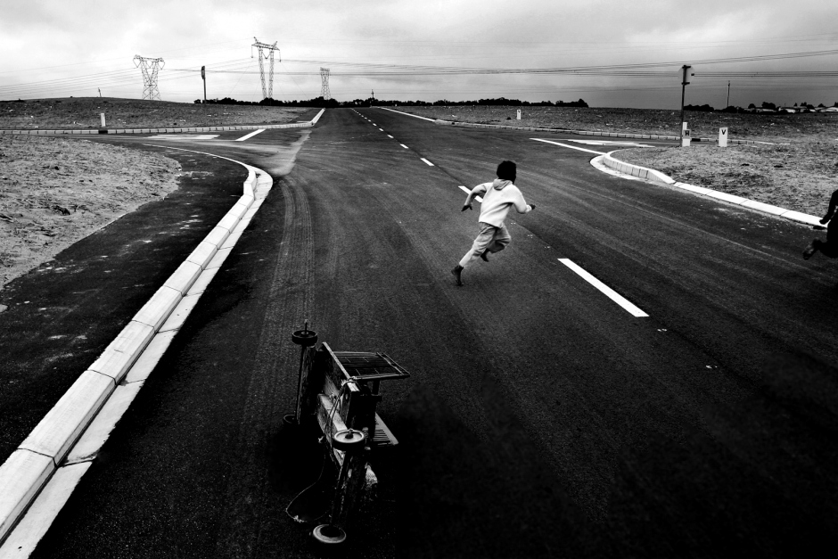 South Africa, Atlantis, april 2004New housing development.  Afrique du Sud, Atlantis, Avril 2004Terrain pour de futurs logements.© Guy Tillim / Agence VU