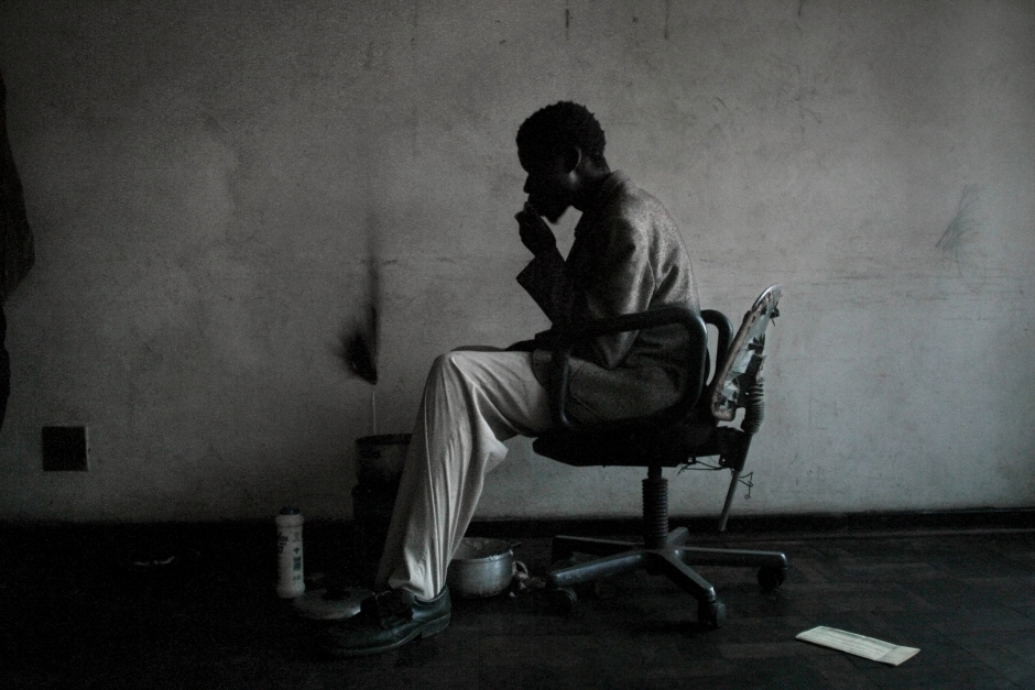 South Africa, Johannesburg, 29 May 2004.Portrait of the city centre and its new inhabitants. Mathews.Afrique du Sud, Johannesbourg, 29 Mai 2004Portrait du centre ville  et de ses habitants. Mathews.© Guy Tillim /Agence VU