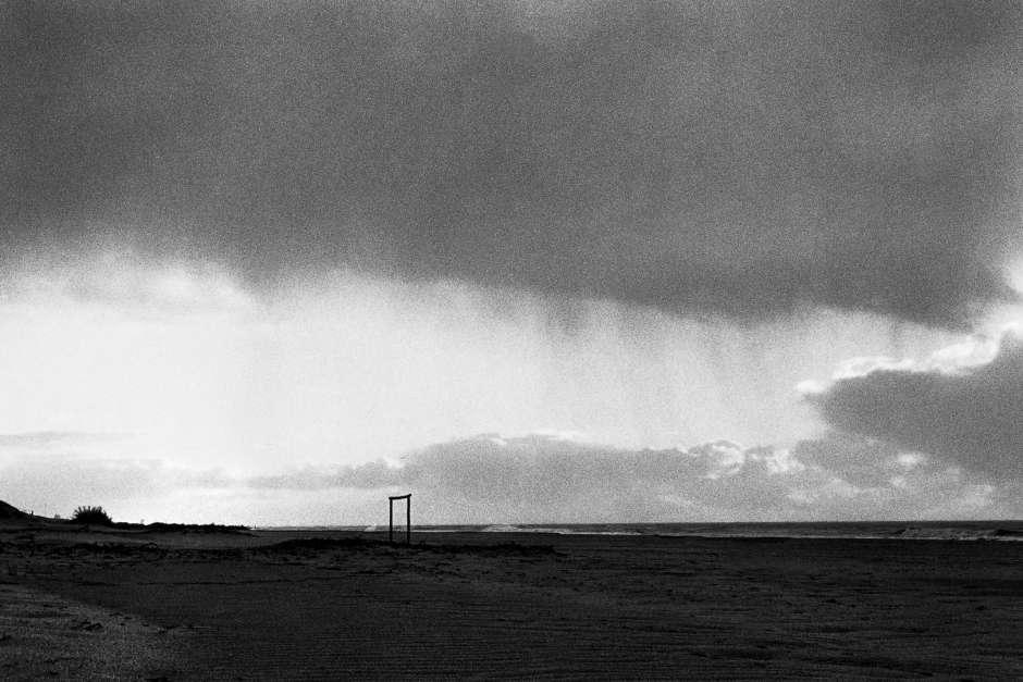 Argentina, Villa Gesell, 2005Villa Gesell is a kind of epilogue. Images were created in 2005, a time in which I was living in a cabin in the beach.Argentine, Villa Gesell, 2005 Villa Gesell est une sorte d'Èpilogue. Les images ont ÈtÈ faites en 2005, ‡ une pÈriode o˘ j'habitais dans une cabine de plage.© Adriana Lestido / Agence VU