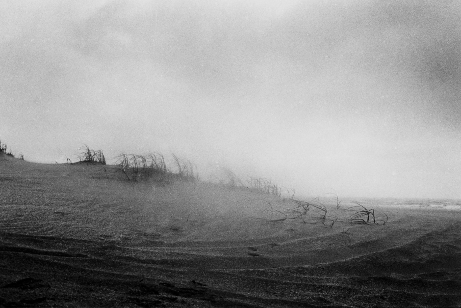 Argentina, Villa Gesell, 2005Villa Gesell is a kind of epilogue. Images were created in 2005, a time in which I was living in a cabin in the beach.Argentine, Villa Gesell, 2005 Villa Gesell est une sorte d'Èpilogue. Les images ont ÈtÈ faites en 2005, ‡ une pÈriode o˘ j'habitais dans une cabine de plage.© Adriana Lestido / Agence VU
