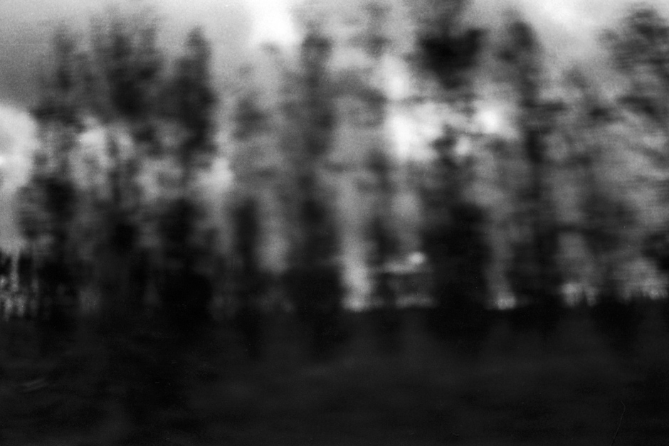 2005,Love is a vague, deep and terribly intimate feeling. Far from the general, we are let on our own questionings. Words are missing to share it. Images help to express them. This set of photography is an essay on that feeling which makes us closer to an other...making each one forsaken too.2005,Líamour est un sentiment diffus, profond, et terriblement intime. Bien loin díÍtre universel, nous nous retrouvons seul face ‡ nos questionnements. Pour le partager, les mots nous manquent parfois. Reste alors les images pour expliquer ce que nous ressentons. Cette sÈrie de photographies est un essai sur ce sentiment qui nous rapproche de líautre...en nous esseulant.© Adriana Lestido / Agence VU
