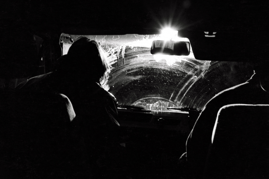 2005,Love is a vague, deep and terribly intimate feeling. Far from the general, we are let on our own questionings. Words are missing to share it. Images help to express them. This set of photography is an essay on that feeling which makes us closer to an other...making each one forsaken too.2005,Líamour est un sentiment diffus, profond, et terriblement intime. Bien loin díÍtre universel, nous nous retrouvons seul face ‡ nos questionnements. Pour le partager, les mots nous manquent parfois. Reste alors les images pour expliquer ce que nous ressentons. Cette sÈrie de photographies est un essai sur ce sentiment qui nous rapproche de líautre...en nous esseulant.© Adriana Lestido / Agence VU