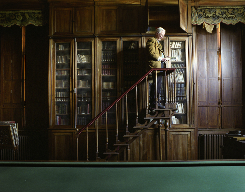 France, Bordeaux region, 2005Count Henri de Vaucelles in his library at Ch‚teau Filhot, his family home. The house was built in 1709 by his ancestor Romain de Filhot.France,  Le Bordelais, 2005Le comte Henri de Vaucelles dans la bibliothËque du Ch‚teau Filhot, sa maison familiale construite en 1709 par son ancÍtre Romain de Filhot.Rip Hopkins / Agence VU