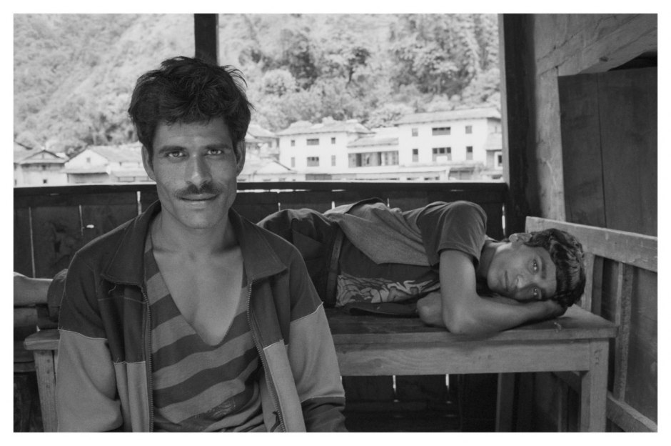 Nepal, Pokara, 1995. Pokara area. Carriers at rest.