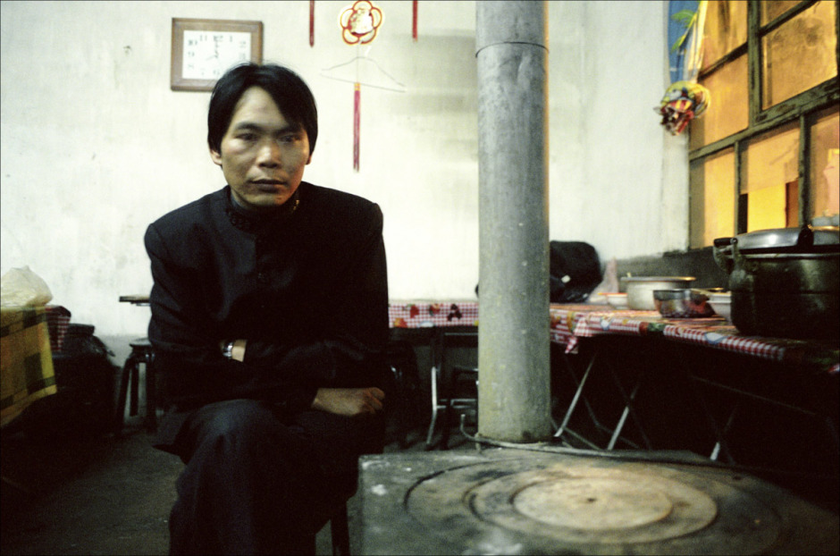 China, Qijiagou, 2006
Wu, 35. Miner of Qijiagou. An accident has killed 12 miners a month earlier. He survived. 
"I'm scared. I can't go down anymore. Here corruption reigns. Human life has no value, only profit counts." 
After the accident, the owner run away. 
Wu doens't have money to go back to his wife and son in Sechuan.

China, Qijiagou, 2006
Wu, 35 ans. Mineur de Qijiagou. Un accident a fait douze morts le mois dernier. Il en a réchappé. "J'ai peur. Je ne veux plus descendre. Ici la corruption règne. La vie humaine n'a aucune valeur, seul le profit compte." Après l'accident, les propriétaires ont fuis. Il n'a pas døargent pour rentrer au Sechuan retrouver sa femme et son fils.

Samuel Bollendorff / Agence VU
