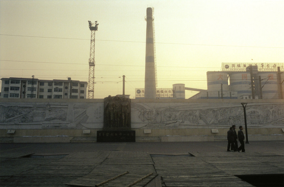 China, Datong, 2006
State coal mine in Datong in the province of Sahnxi. Monument to the glory of the miners. Old heros of the maoist, the miners are now exploited in the mines of a China in constant growth, in a thirst of energy.

China, Datong, 2006
Mine de Charbon d'Etat de Datong dans la province du Sahnxi. Monument à la gloire des mineurs. Anciens héros de la dictature maoïste, les mineurs sont aujourd'hui exploités dans les mines d'une Chine en pleine croissance, assoiffée d'énergie.

Samuel Bollendorff / Agence VU