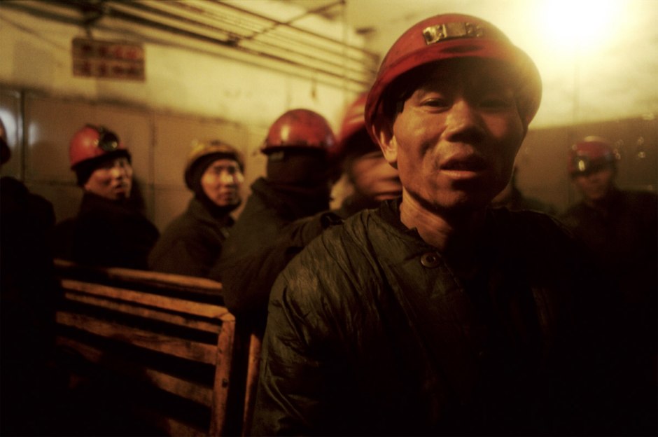 China, Sancakou, 2006
Private mine of Sancakou.
It was closed in November 2006 because of an accident that killed two miners.
Already closed in November 2005 for similar reasons, the mine had reopened a few months later.
At every "definitive" closing, deals are made with inspectors to reopen the fastest. 
Because of the "hesitations" of local governments, and the "major economical importance" of the private mines, the closing of the most dangerous mines planned for 2008 was postponed by the central authorities.

China, Sancakou, 2006
Mine privée de Sancakou.
Elle a été fermée en novembre 2006 à cause d'un accident qui a tué 2 mineurs. 
Déjà fermée en novembre 2005 pour des raisons similaires, la mine a réouvert quelques mois plus tard. A chaque fermeture "définitive", des marchés sont passés avec les inspecteurs pour permettre une réouverture rapide.
A cause des "hésitations" des gouvernements locaux, et de l'importance économique majoritaire de ces mines privées, la fermeture des mines les plus dangereuses prévue pour 2008 a été repoussée par les autorités.

Samuel Bollendorff / Agence VU