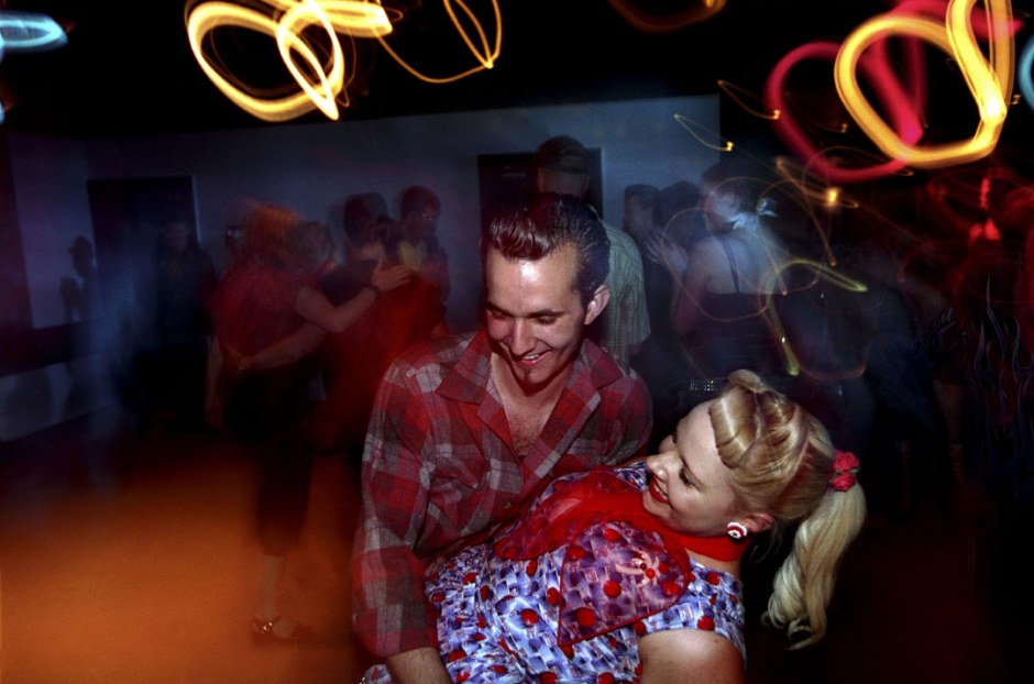 Australia, Sydney, March 2004Waiting for Wanda Jackson.Pia and her partner, Angus, dance up a storm at the Lewisham Hotel, Sydney, in 2004. Most of Sydney's live music venues for rockabilly, hillbilly and psychobilly bands are located in the inner west. Australie, Sydney, Mars 2004En attendant Wanda Jackson.Pia et son compagnon, Angus, dansent Ènergiquement ‡ l'hÙtel Lewisham. La plupart des ÈvËnements de musique live de rockabilly, les groupes de hillbilly et de psychobilly se trouvent ‡ l'Ouest.Steven Siewert / Agence VU